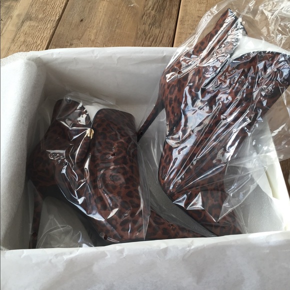 Gorgeous Leopard Aperlai Boots!!! - Picture 4 of 8